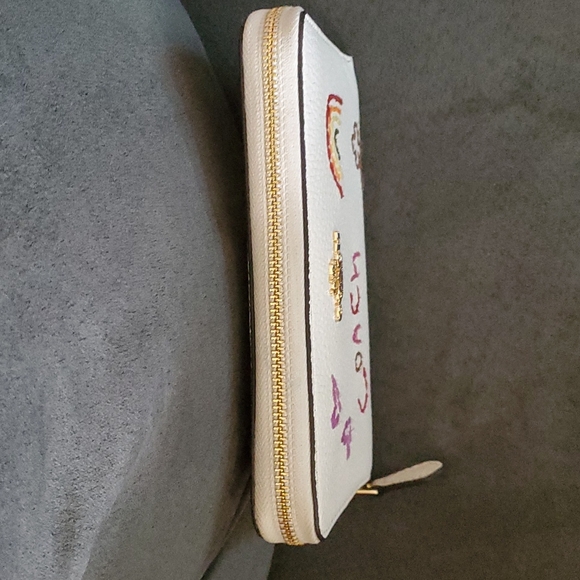 🌈 Rainbow Coach Wallet - Picture 5 of 8